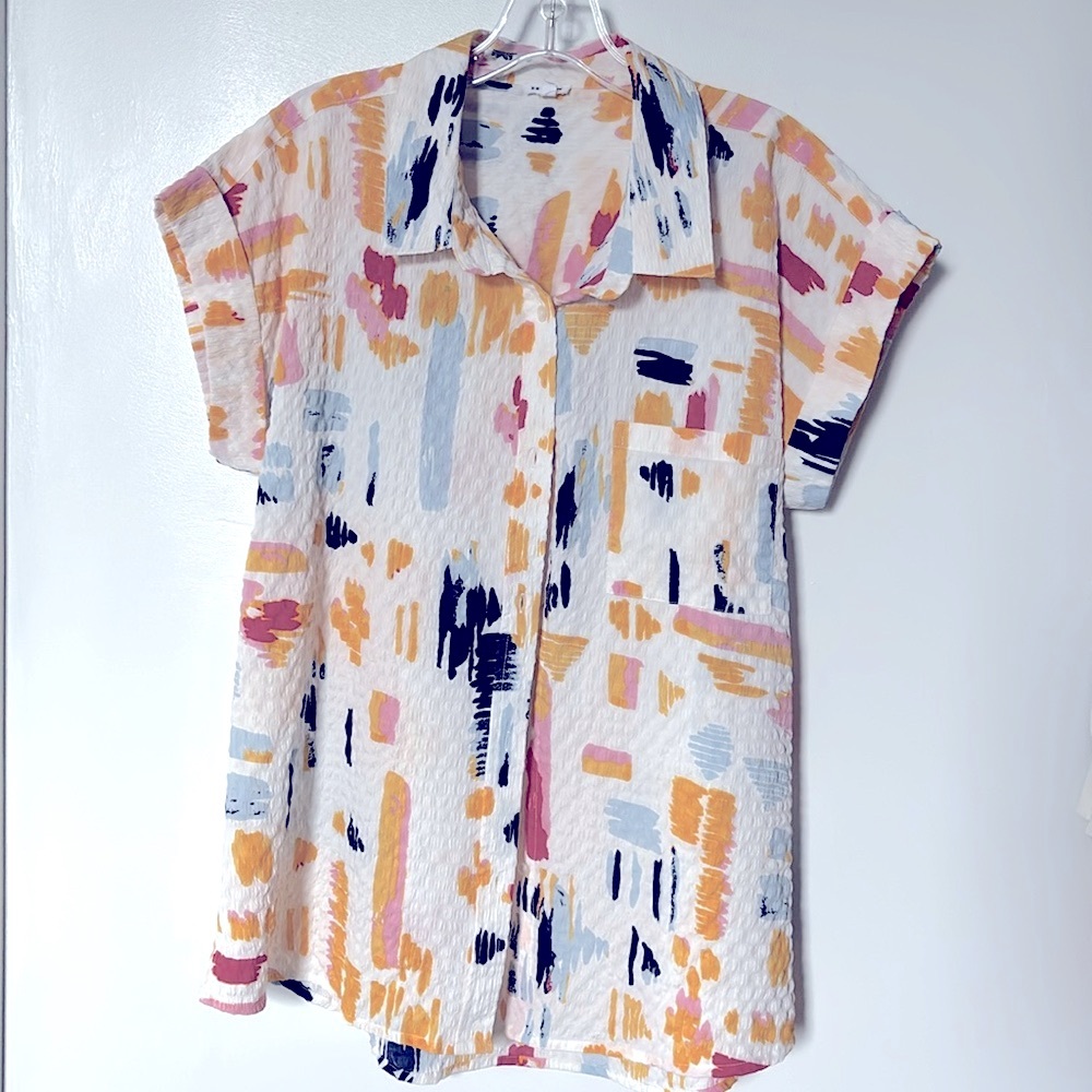 En crème, boutique button‎ up blouse.